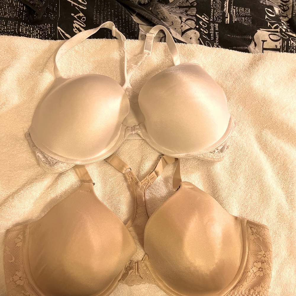 Pair of Maidenform lightly padded front closure razorback bras